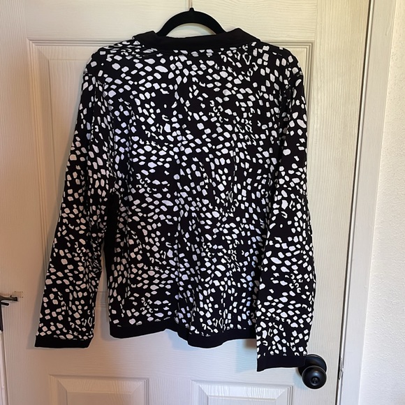 Onque Casuals. Size XL. Like new - Picture 2 of 4